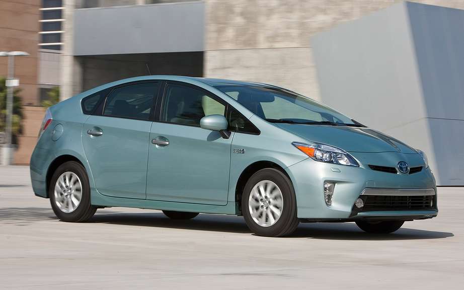 Toyota sees global sales of hybrid vehicles surpass the 4 million units picture #1