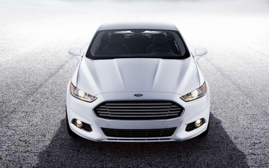 2013 Ford Fusion: With metal collapsible boxes