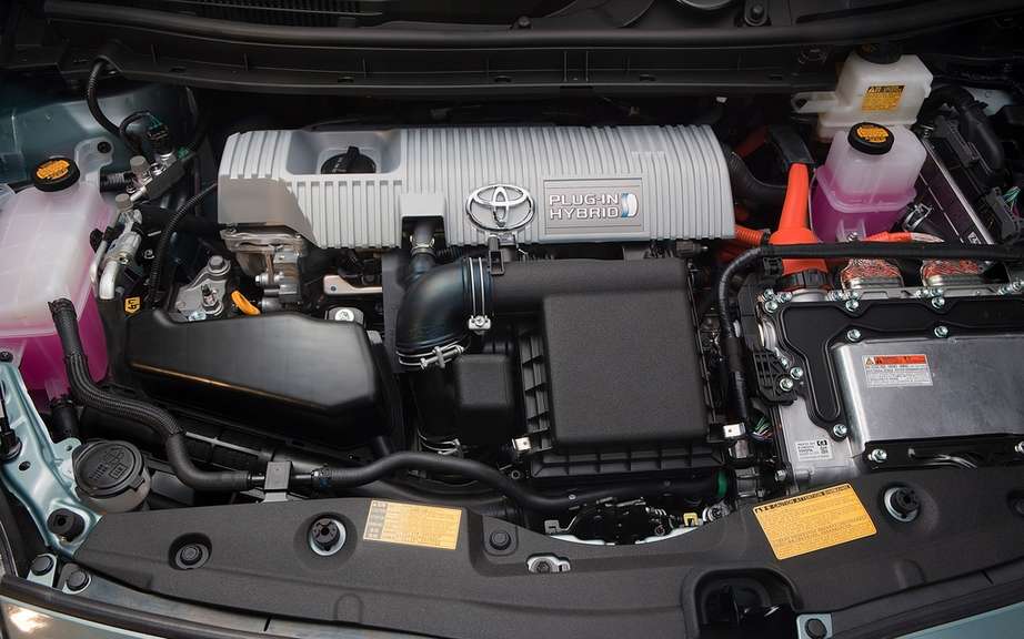 Toyota Prius plug-in hybrid: it beats the Volt and LEAF picture #4