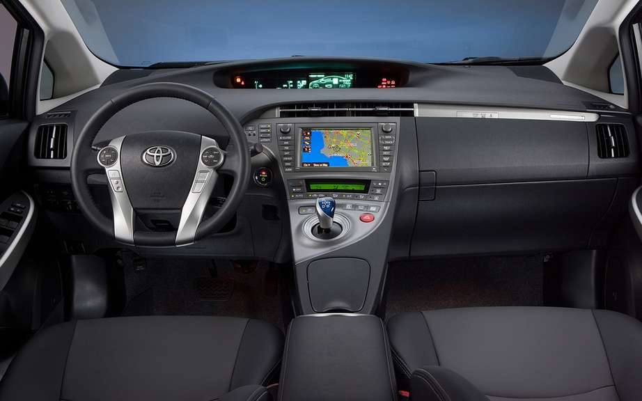 Toyota Prius plug-in hybrid: it beats the Volt and LEAF picture #5