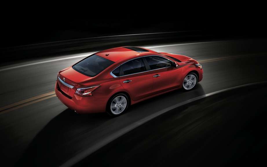 Nissan Canada unveiled the price of its Altima sedan 2013 picture #2