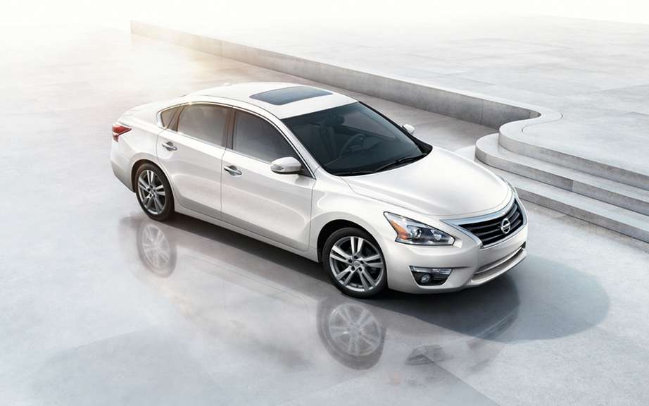 Nissan Canada unveiled the price of its Altima sedan 2013 picture #4