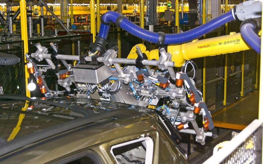 Ford presents its robots with laser eyes and suction arm picture #3