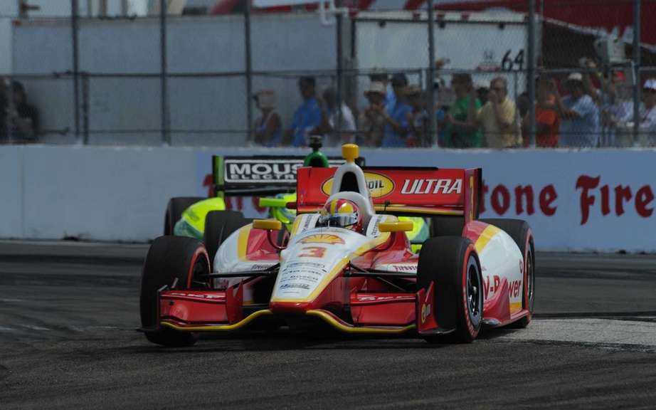 Castroneves won the first IndyCar race of the season; Alonso wins F1