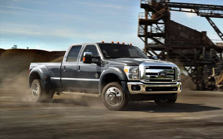 Ford F Series Super Duty Platinum 2013: more luxurious than ever picture #1