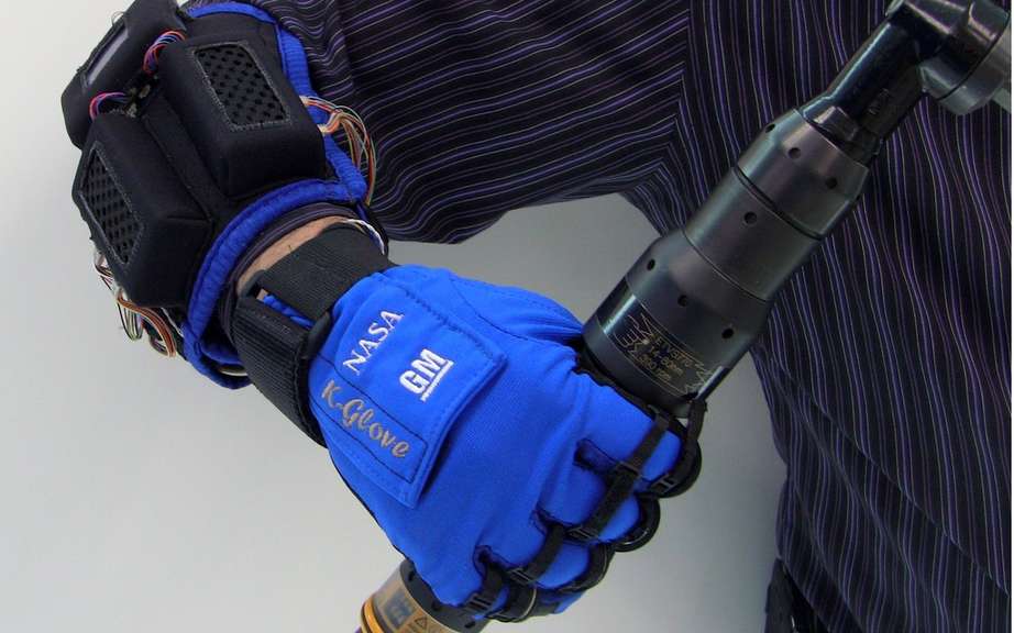 GM and NASA team up for designing robotic gloves for human hand