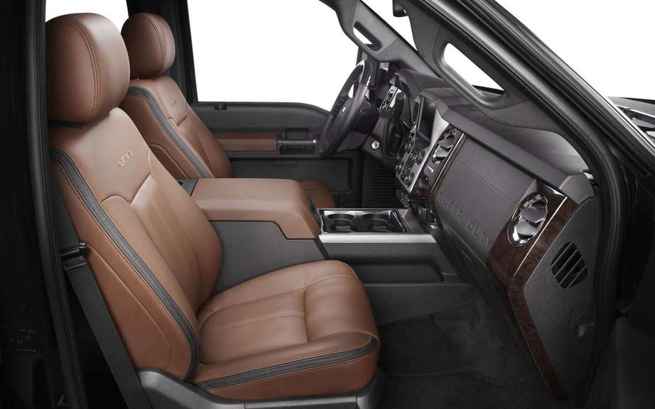Ford F Series Super Duty Platinum 2013: more luxurious than ever picture #6