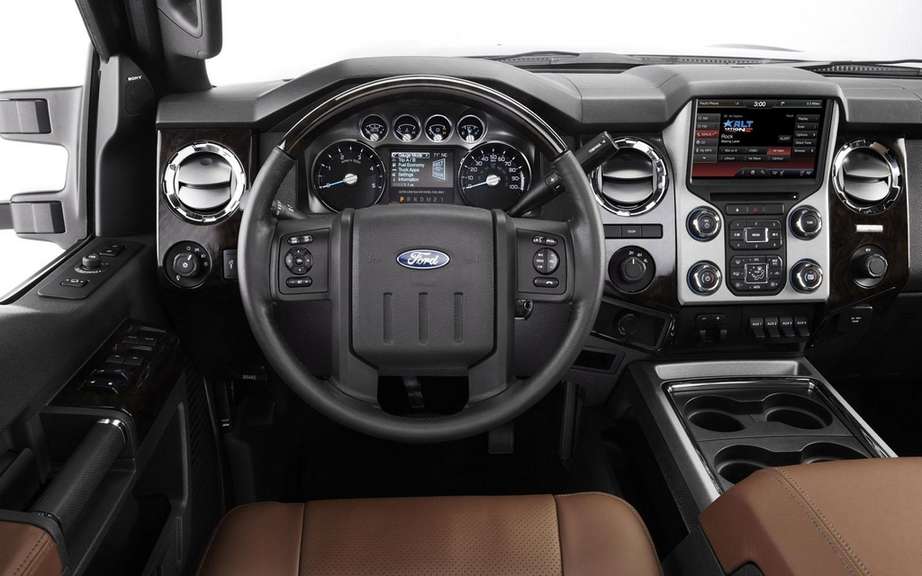Ford F Series Super Duty Platinum 2013: more luxurious than ever picture #7