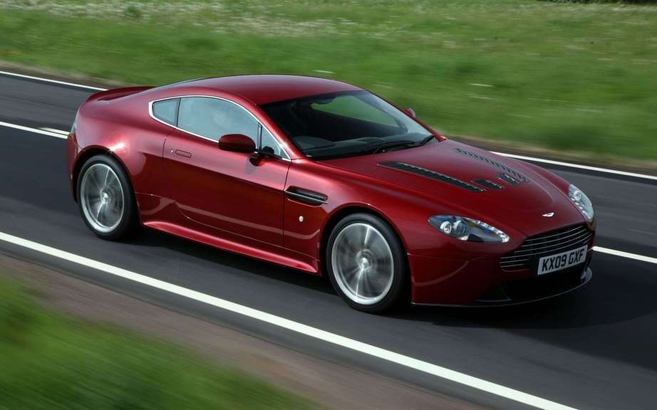 Aston Martin Vantage 2012: a reconstituted family picture #6