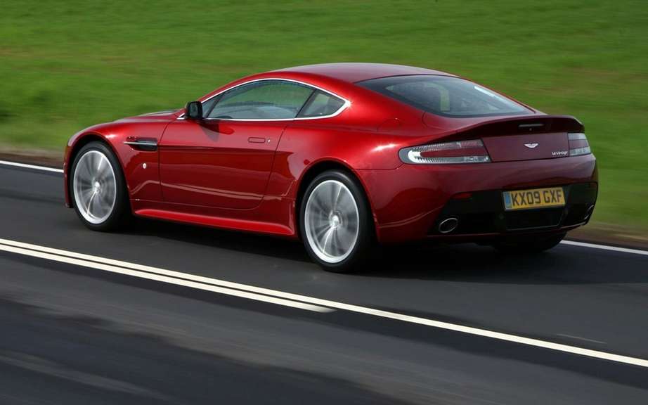 Aston Martin Vantage 2012: a reconstituted family picture #7