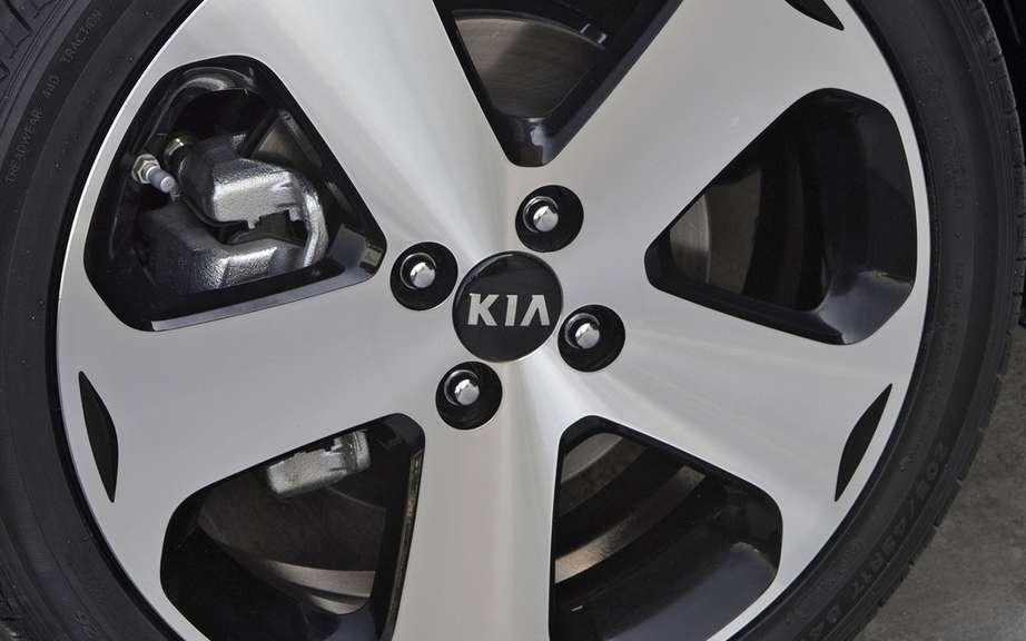 Kia Rio sedan 2012: from $ 13,795 picture #4