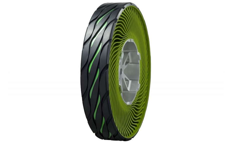 Bridgestone presents its airless tire picture #1