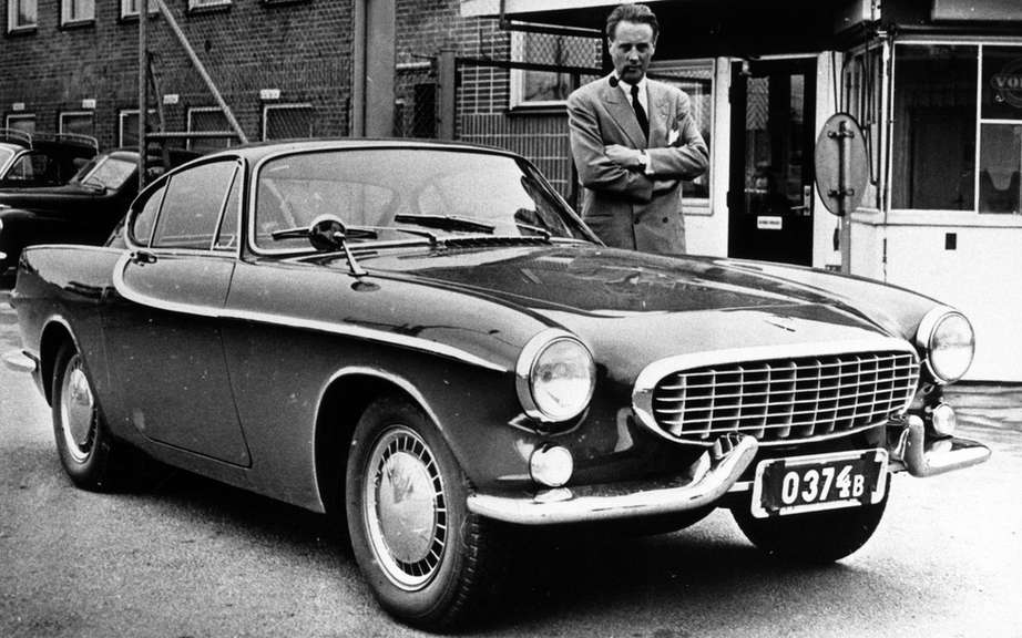 Volvo commemorates the 50th anniversary of the P1800 cutting picture #3