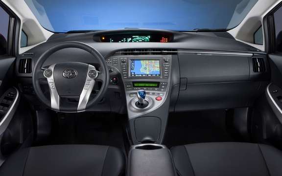 Toyota Prius 2012: From simple retouching picture #4