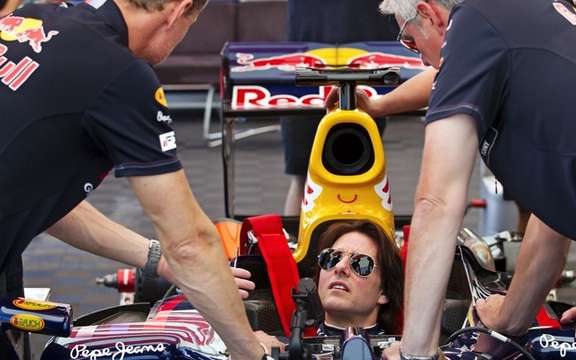 Tom Cruise tries the Red Bull Formula 1
