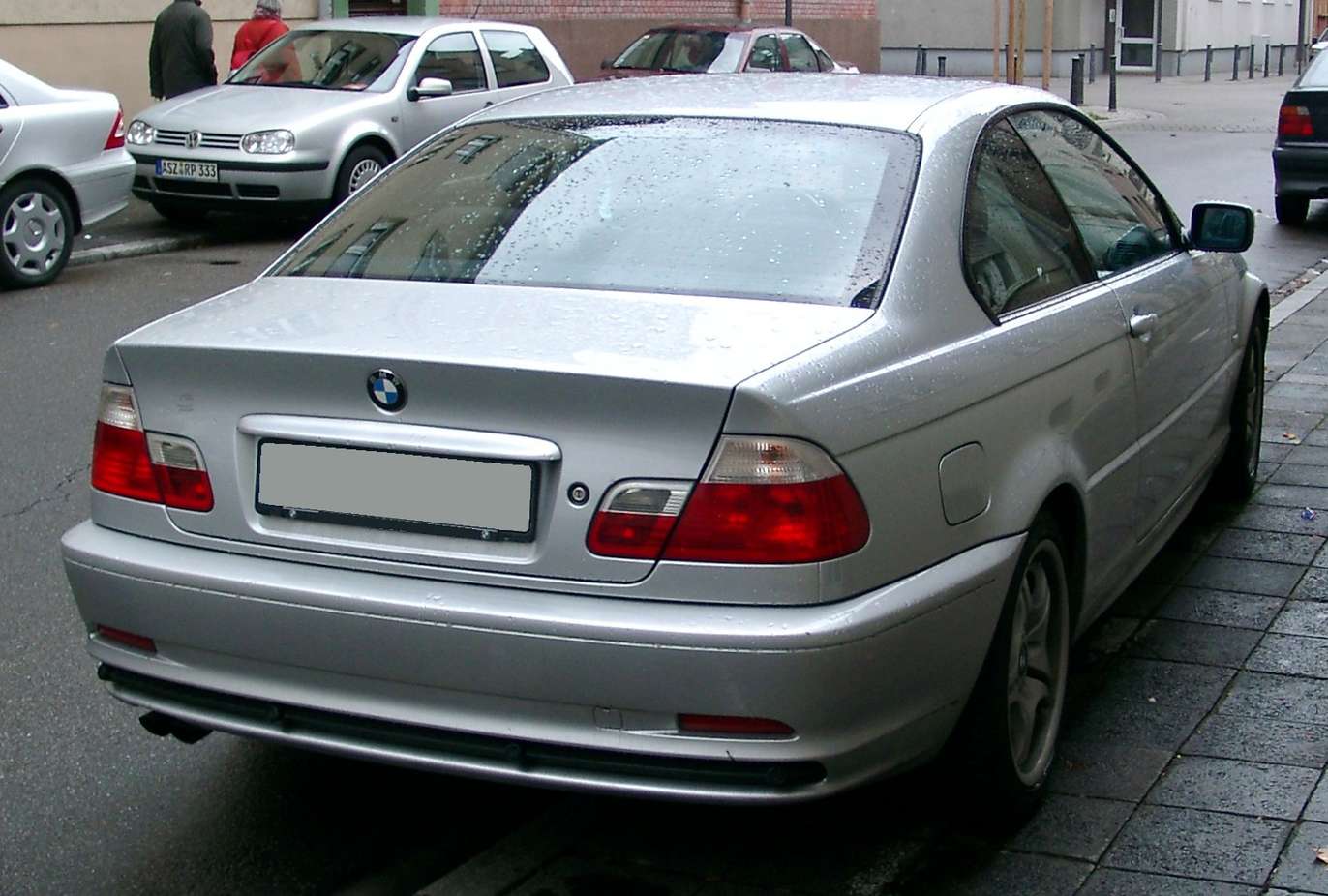 BMW 323i #9019603