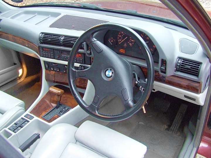 BMW 730i #7577819