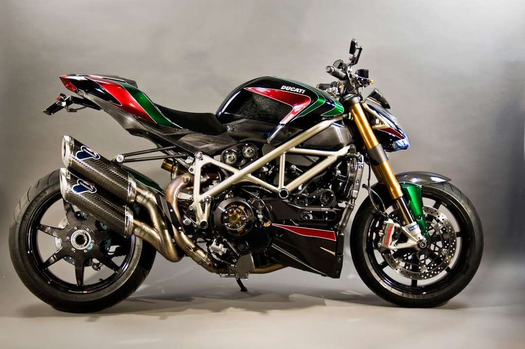 Ducati Streetfighter #7860330