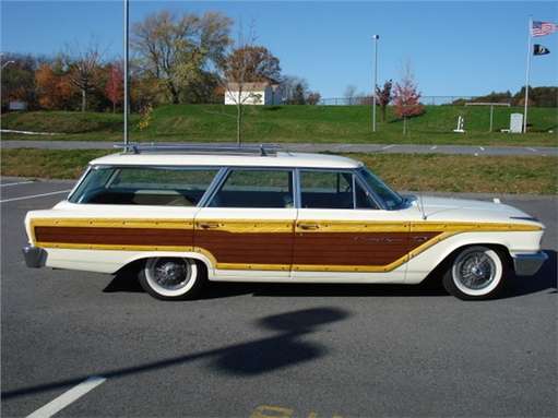 Ford Country Squire #7623992