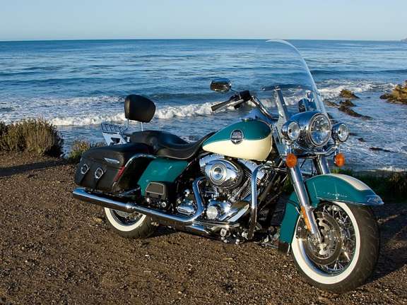 Harley-Davidson Road King Classic #8358338