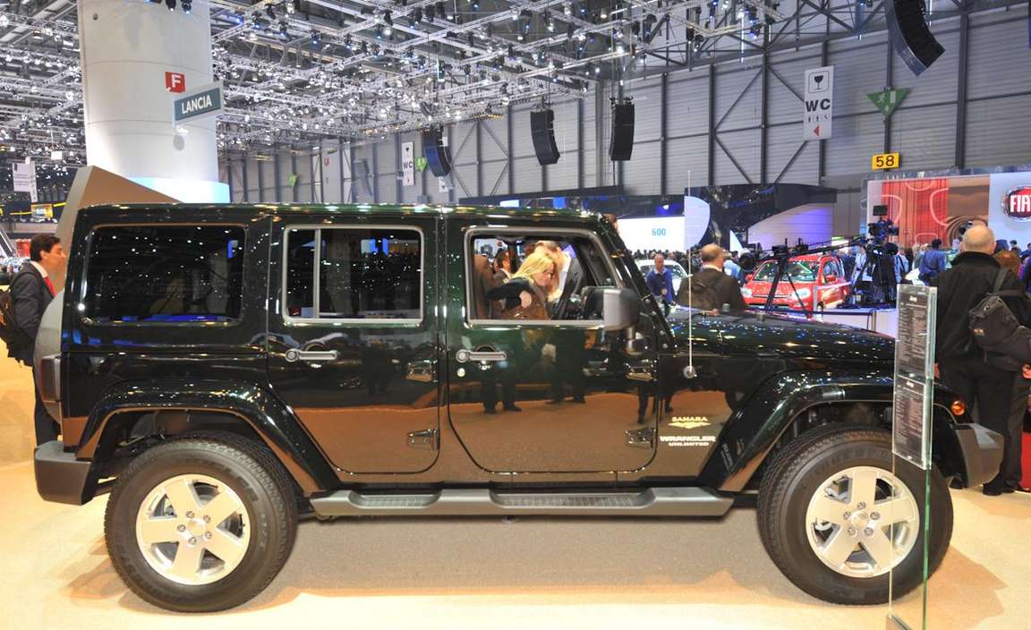 Jeep Wrangler Unlimited Sahara #9176829