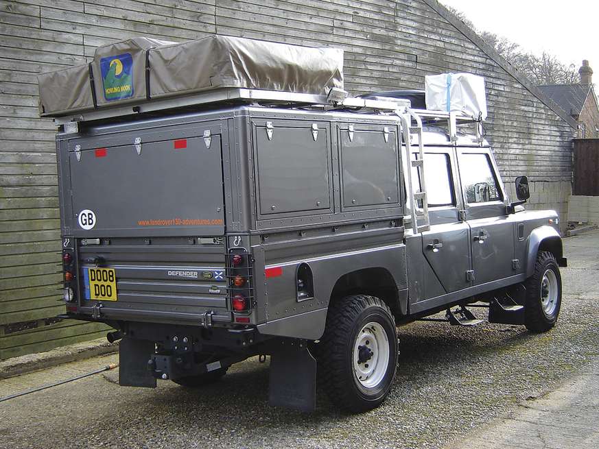 Land Rover Defender 130 #9578937