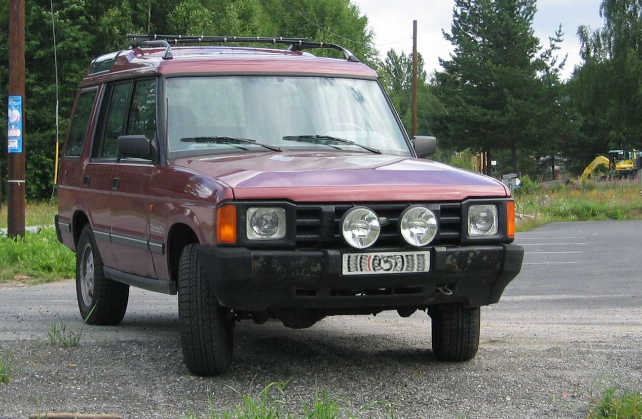 Land-Rover Discovery #9852956