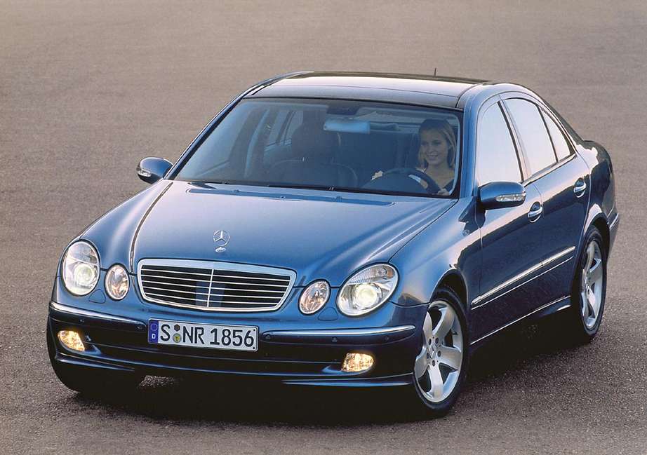 Mercedes-Benz E320 #9949528
