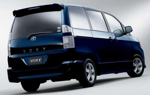 Toyota Voxy #9836942