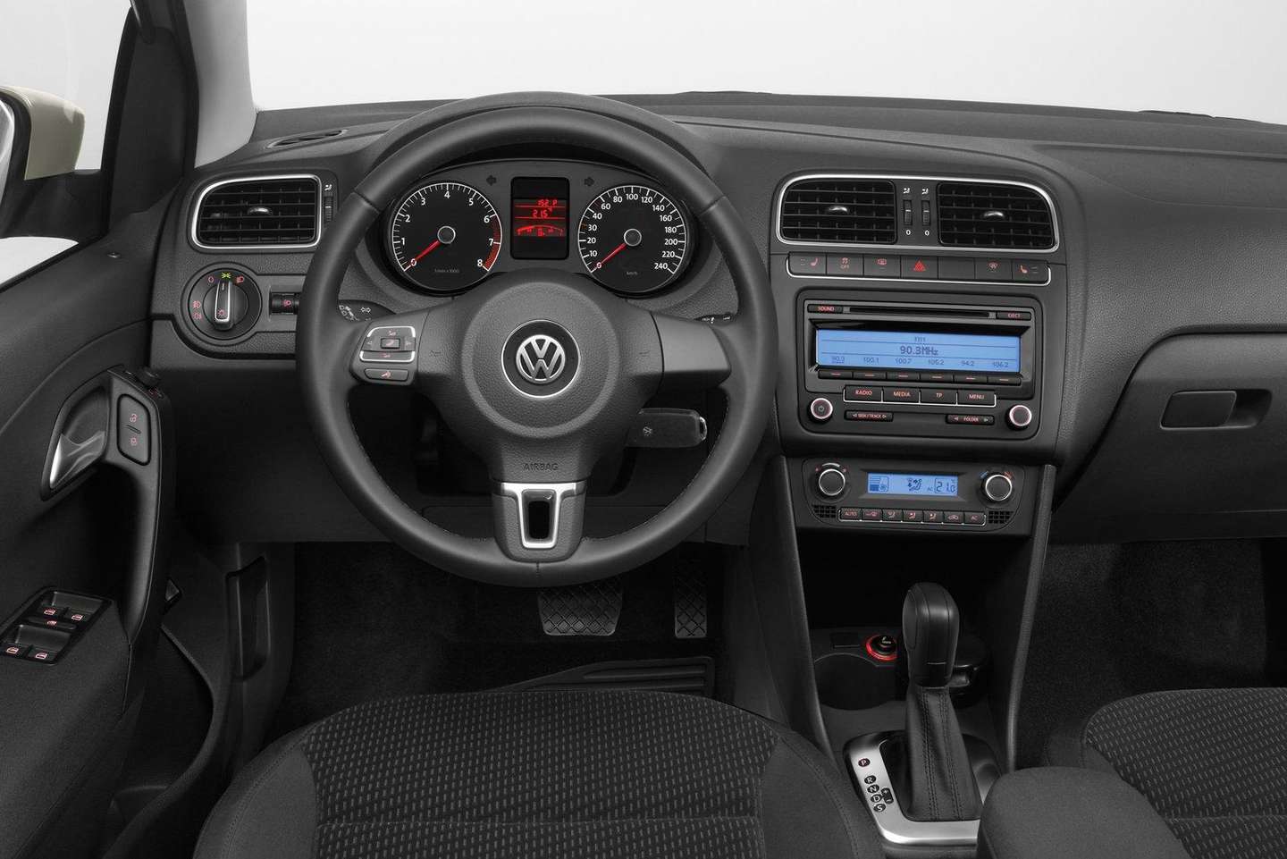 Volkswagen Polo Sedan #7550118